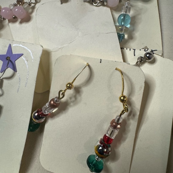 Lot of 18 Handmade Beaded Earrings on Cardstock - Picture 7 of 8